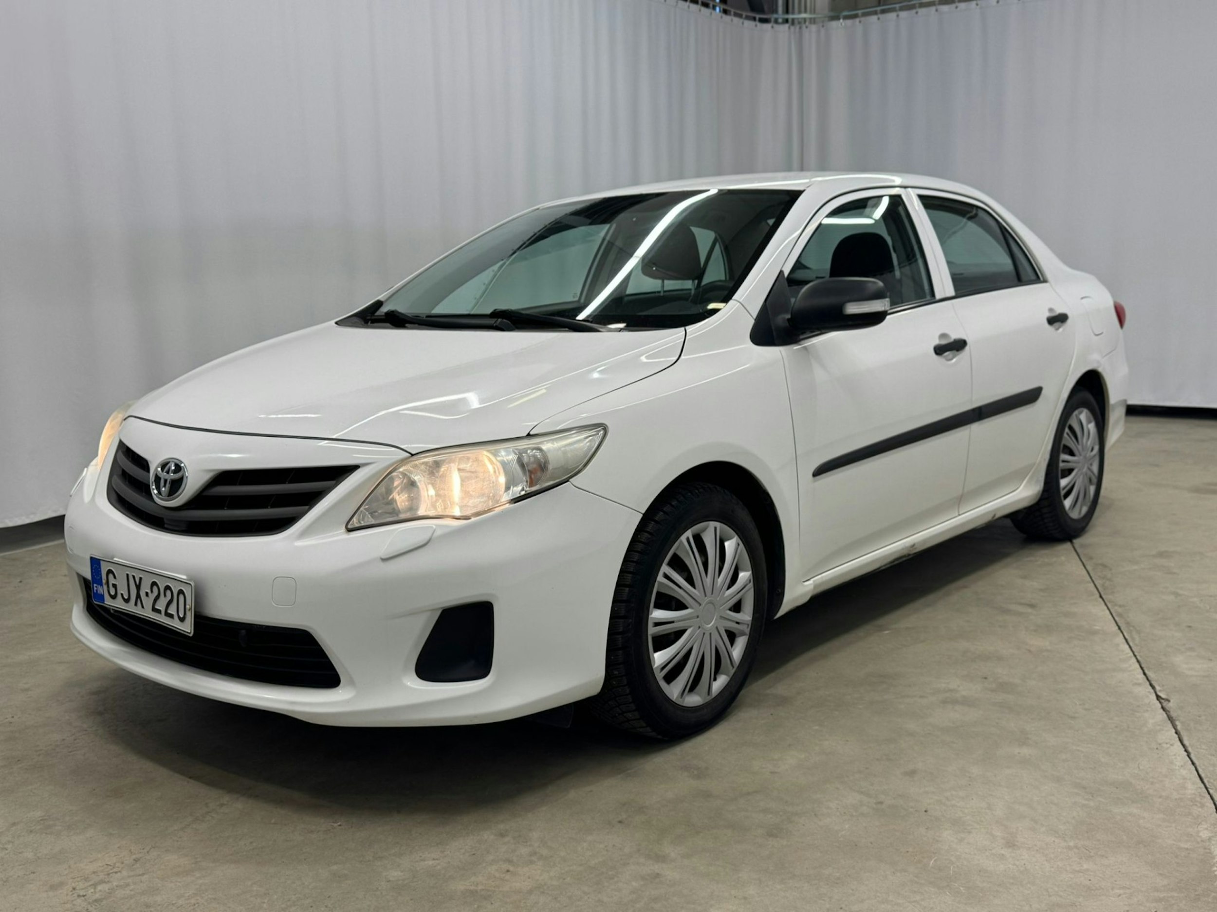 valkoinen Toyota Corolla 2011 kuva 1.