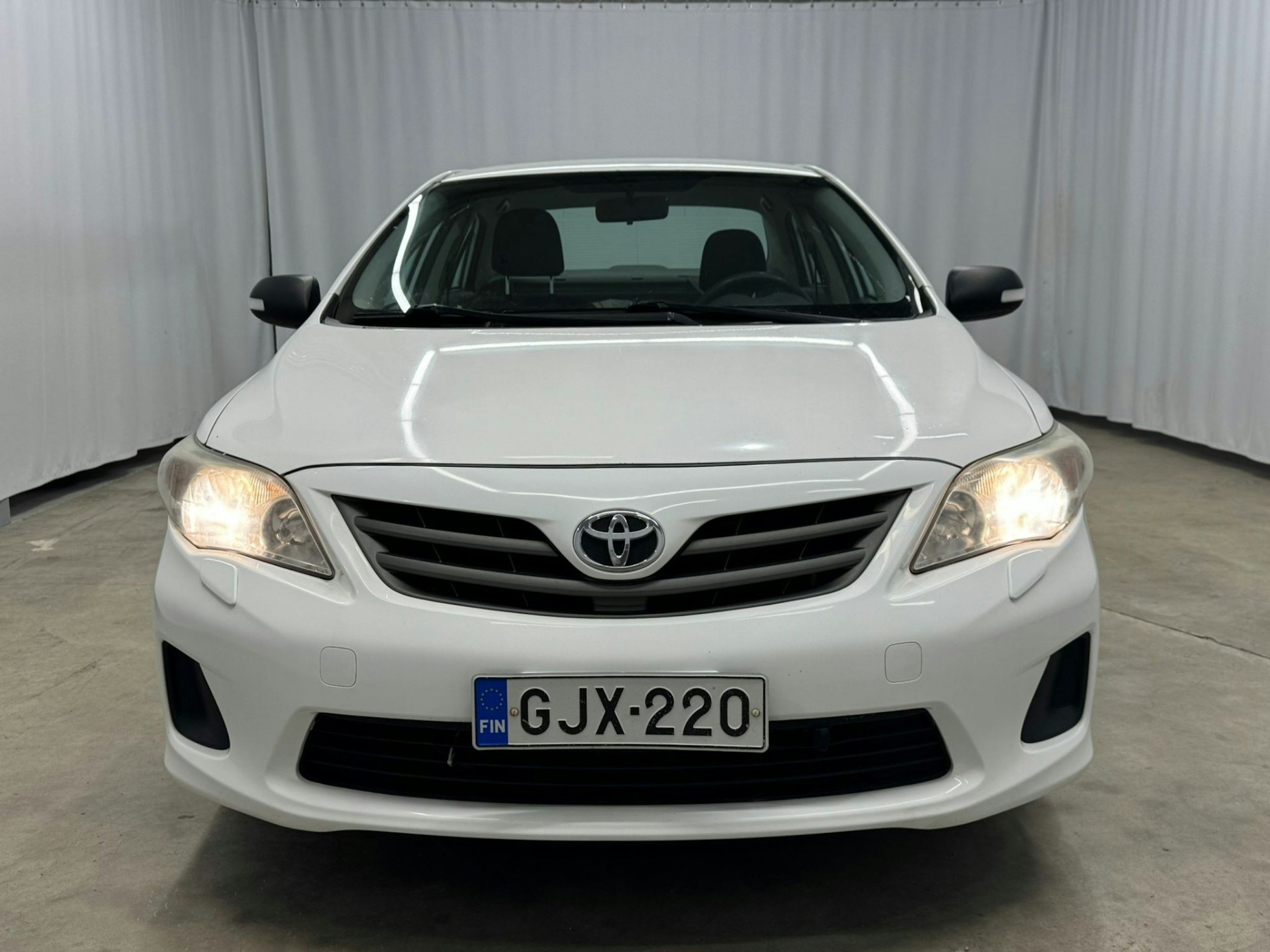 valkoinen Toyota Corolla 2011 kuva 2.