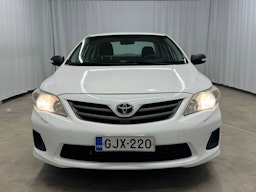 valkoinen Toyota Corolla 2011 kuva 2.