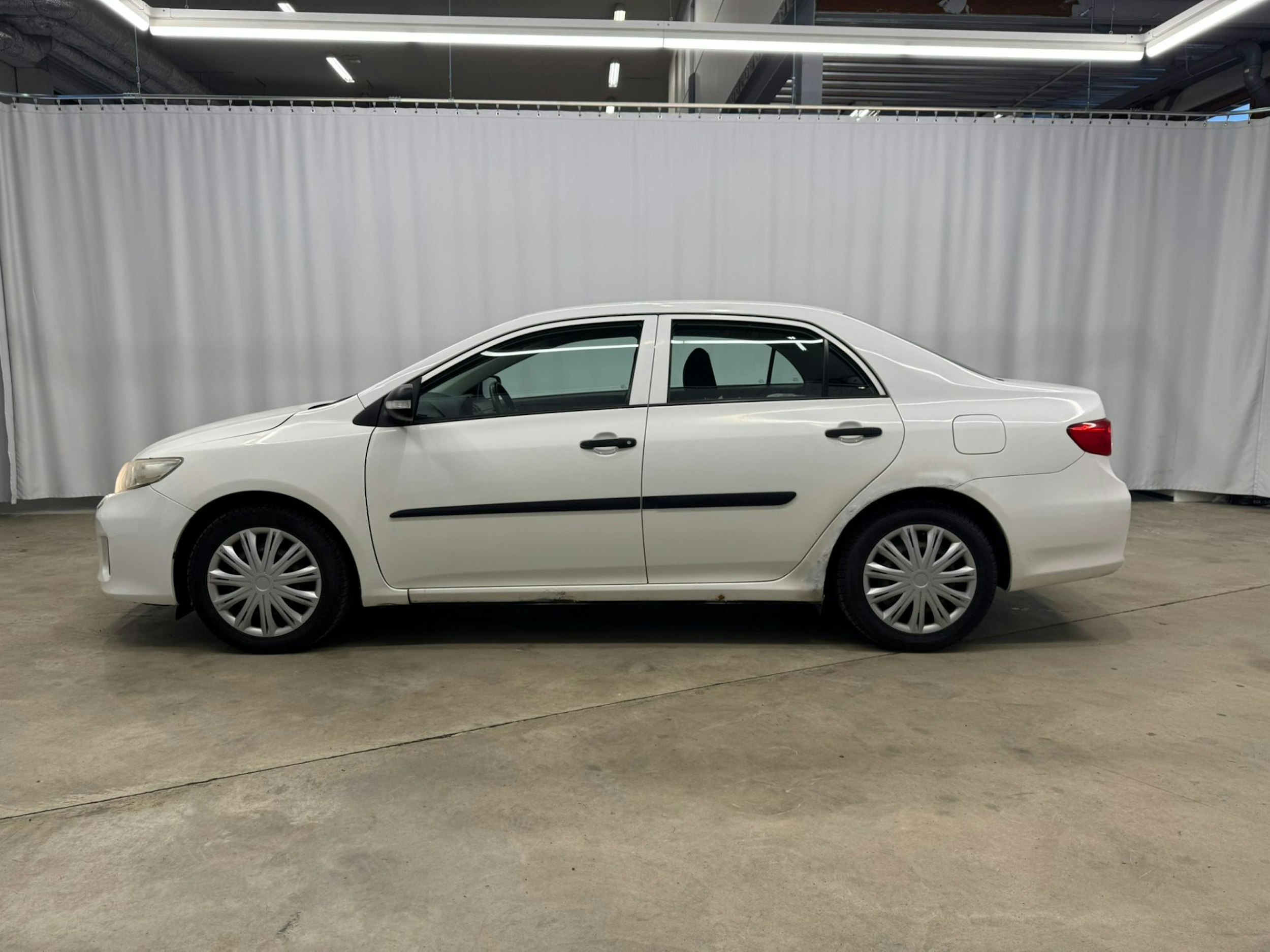 valkoinen Toyota Corolla 2011 kuva 3.