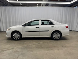 valkoinen Toyota Corolla 2011 kuva 3.