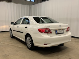 valkoinen Toyota Corolla 2011 kuva 4.