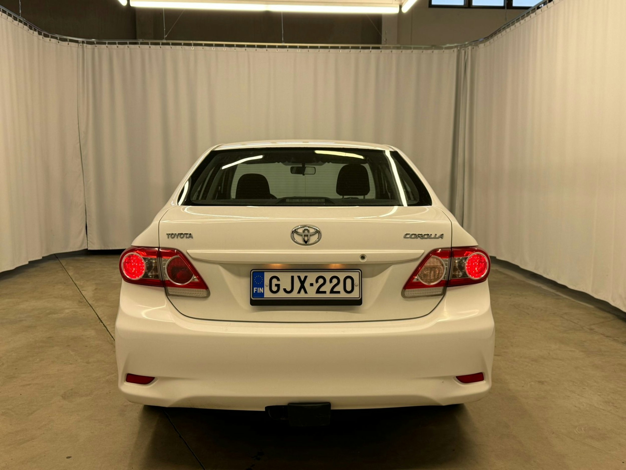 valkoinen Toyota Corolla 2011 kuva 5.