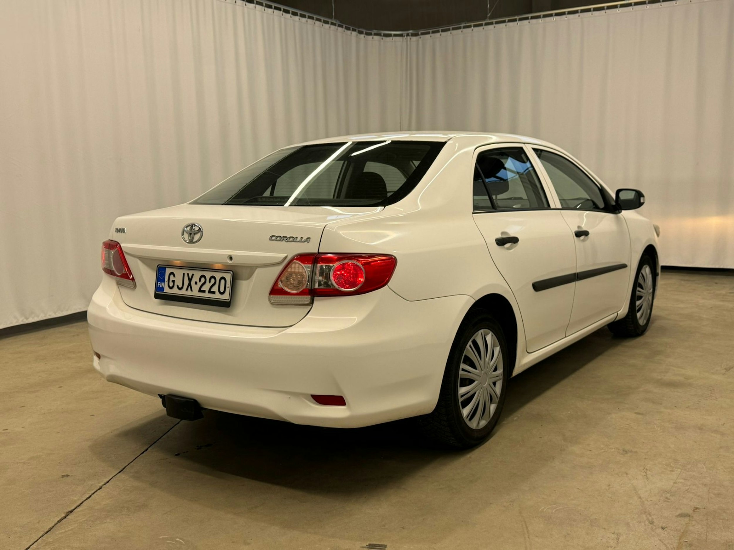 valkoinen Toyota Corolla 2011 kuva 6.
