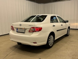 valkoinen Toyota Corolla 2011 kuva 6.