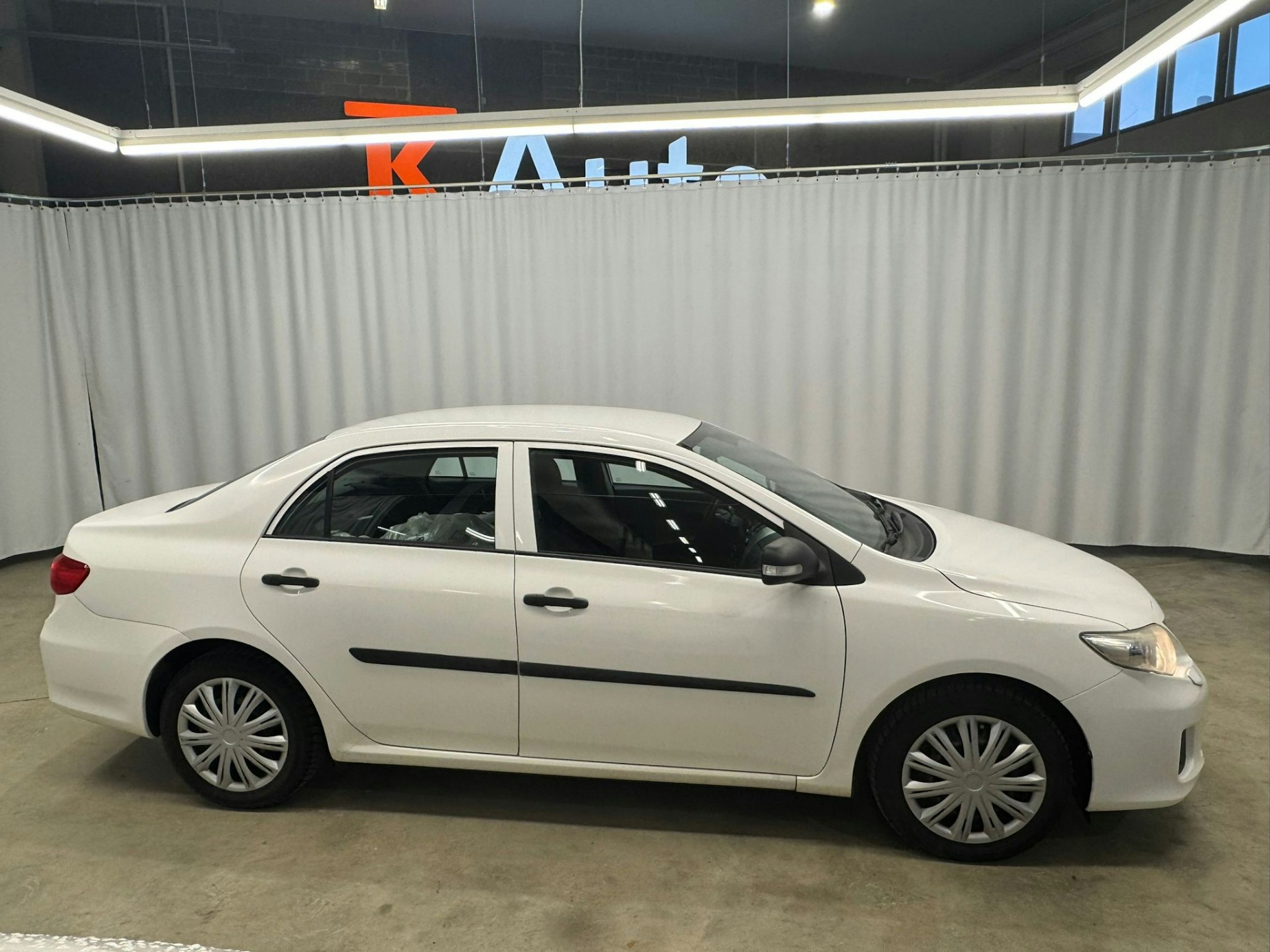 valkoinen Toyota Corolla 2011 kuva 7.
