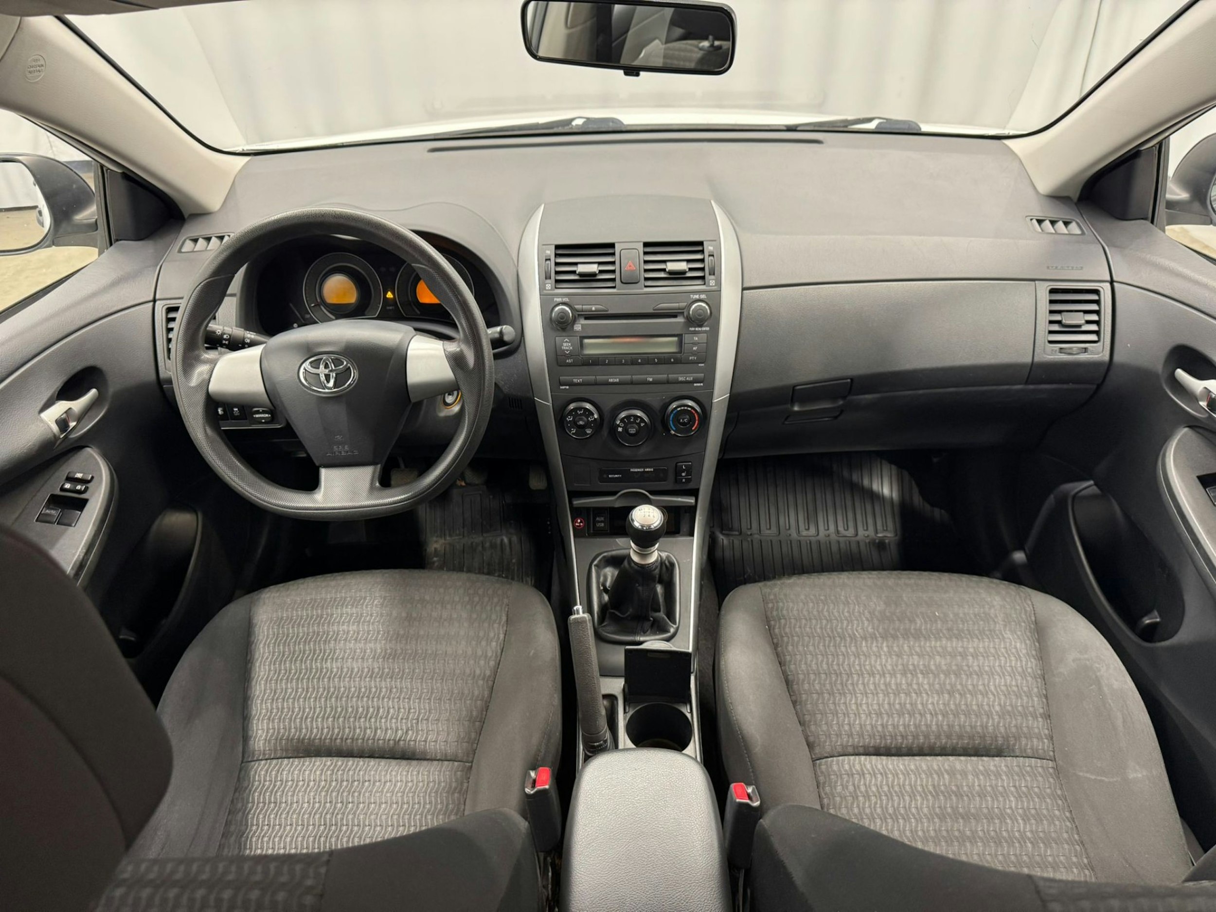 valkoinen Toyota Corolla 2011 kuva 8.