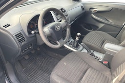 musta Toyota Corolla 2011 kuva 3.