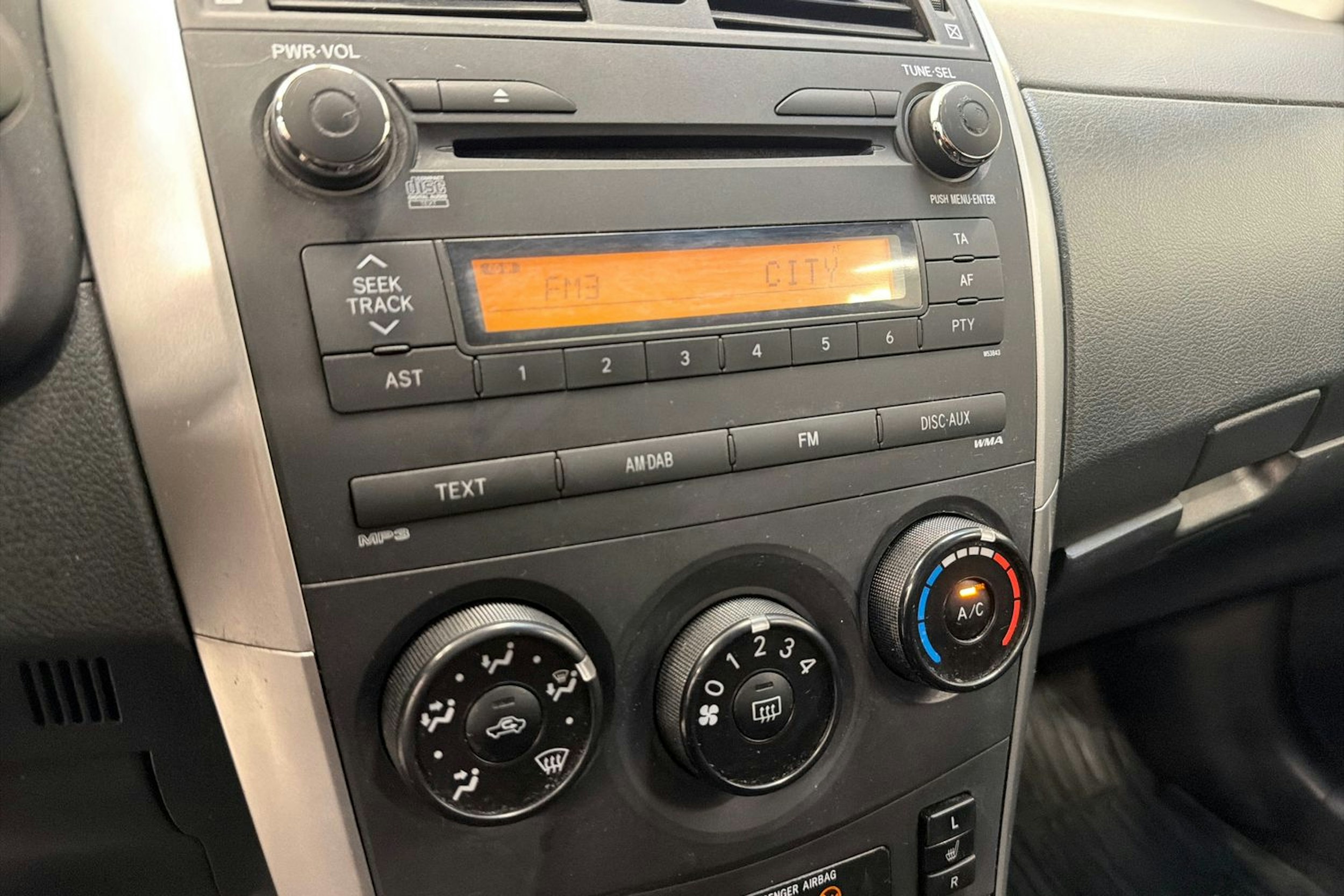 musta Toyota Corolla 2011 kuva 14.