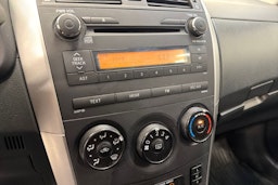 musta Toyota Corolla 2011 kuva 14.
