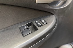 musta Toyota Corolla 2011 kuva 16.