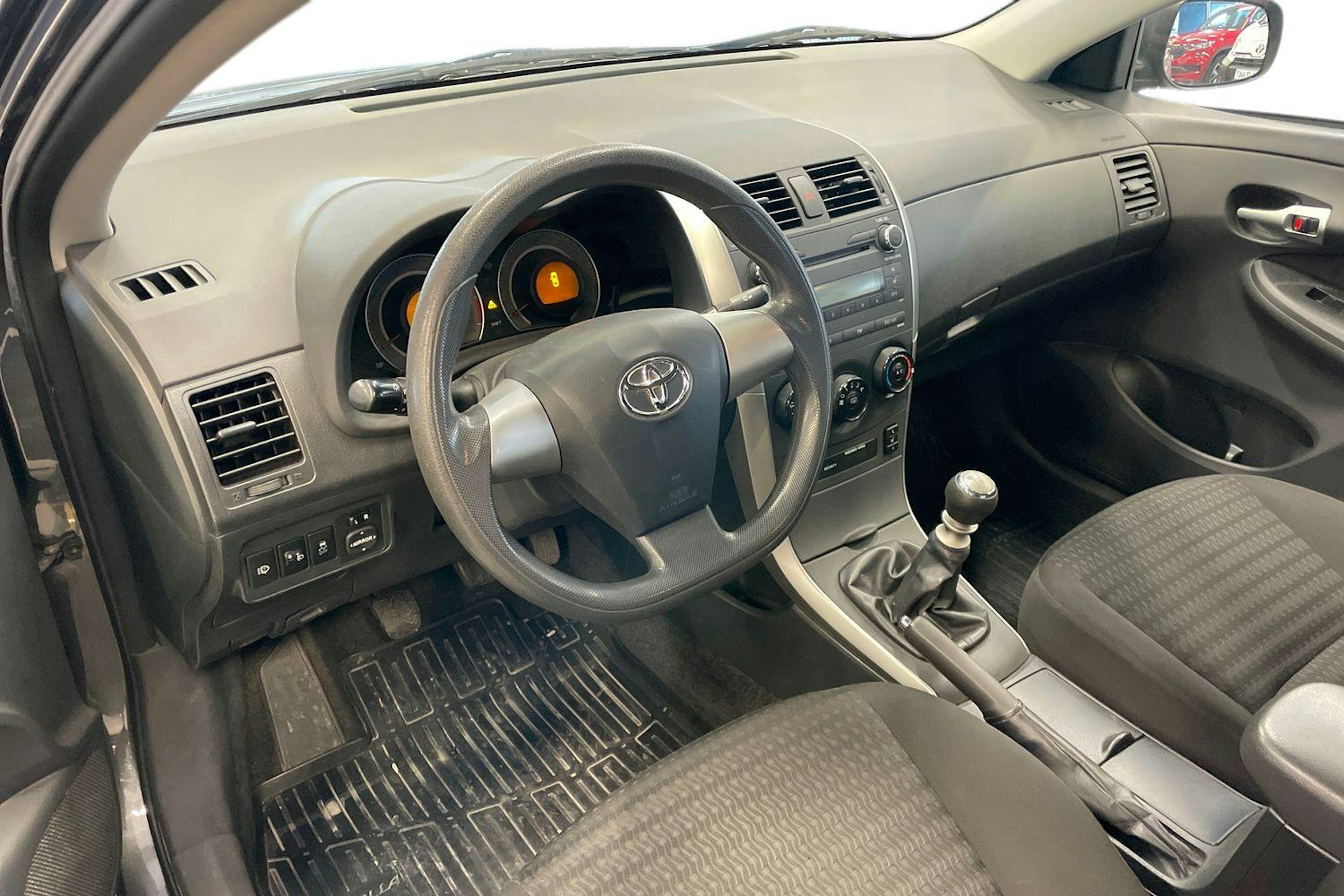 harmaa Toyota Corolla 2011 kuva 3.