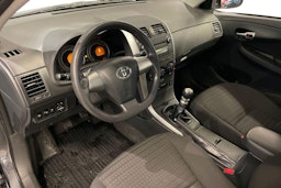 harmaa Toyota Corolla 2011 kuva 6.