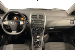 harmaa Toyota Corolla 2011 kuva 7.