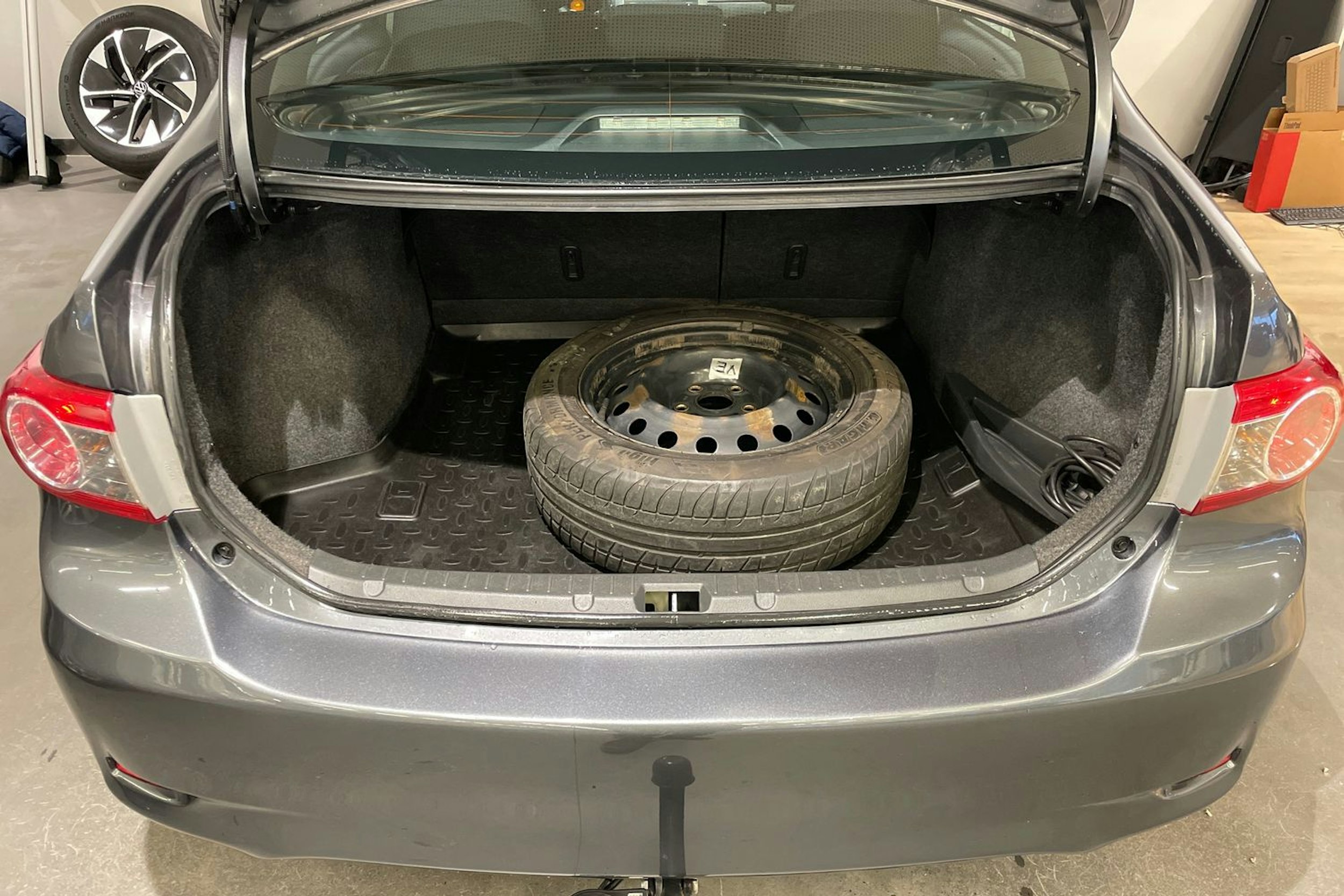 harmaa Toyota Corolla 2011 kuva 12.