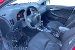 punainen Toyota Corolla 2011 kuva 3.