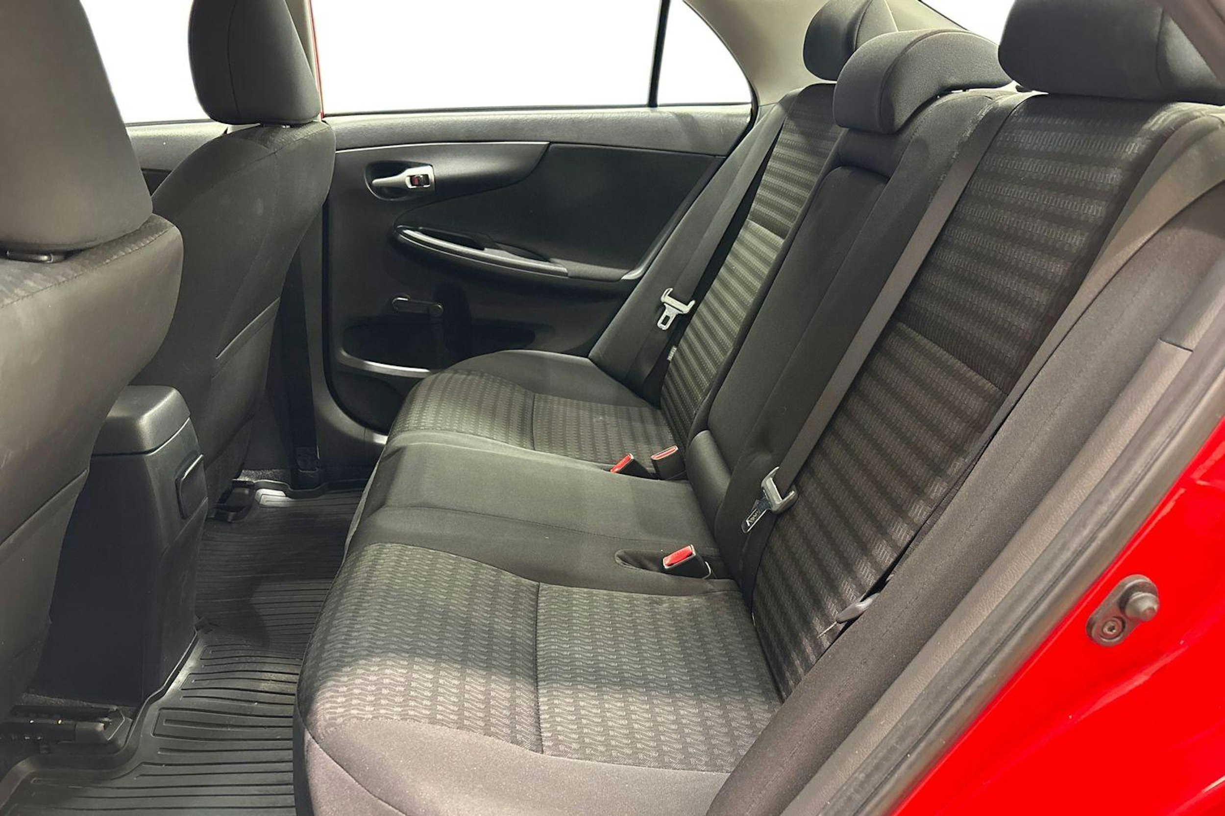 punainen Toyota Corolla 2011 kuva 10.