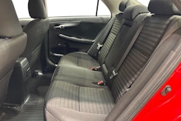 punainen Toyota Corolla 2011 kuva 10.