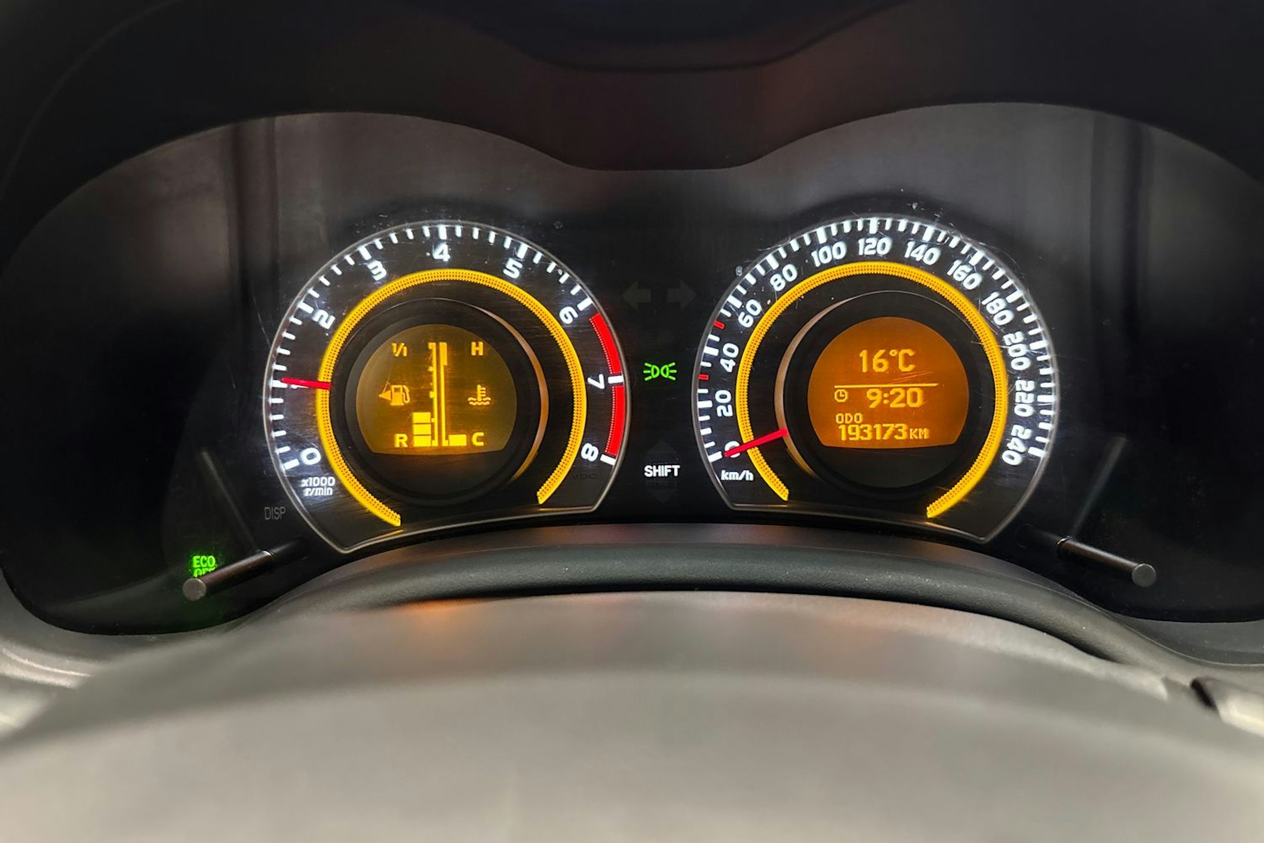 punainen Toyota Corolla 2011 kuva 15.