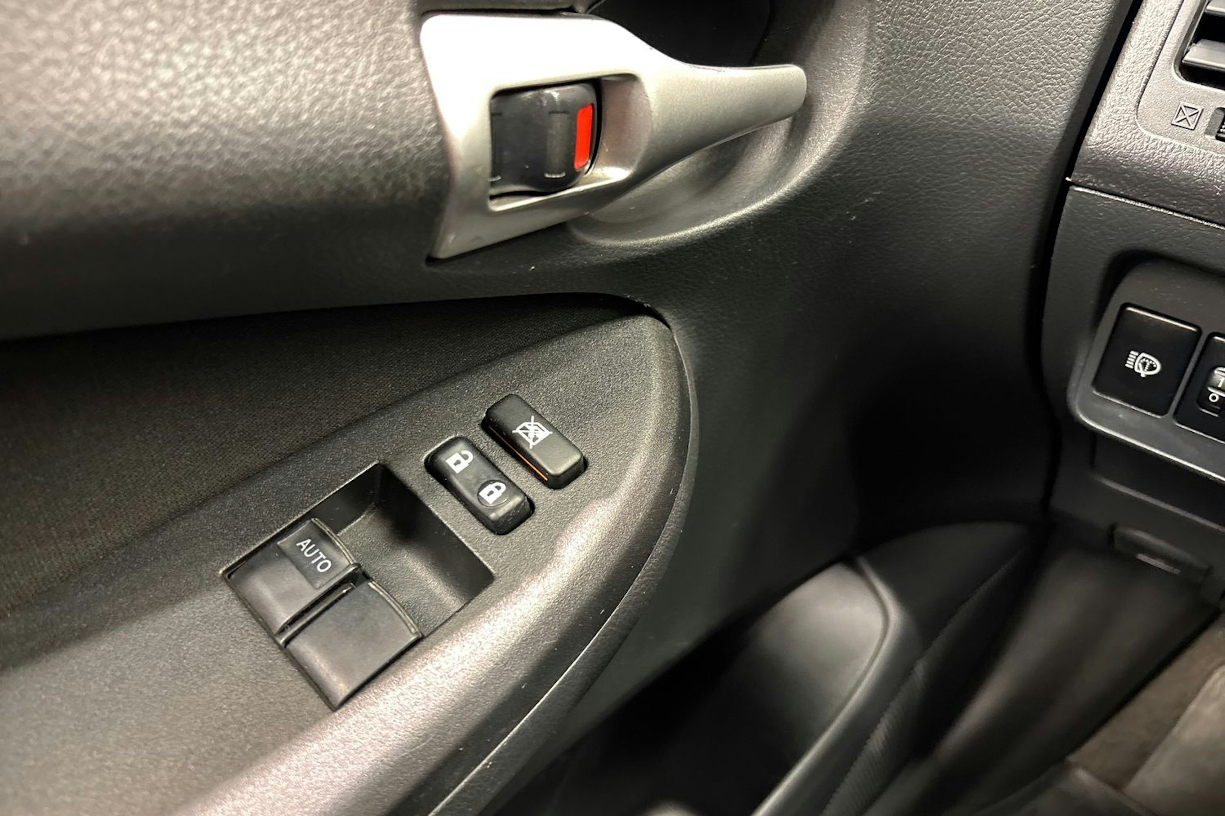 punainen Toyota Corolla 2011 kuva 17.