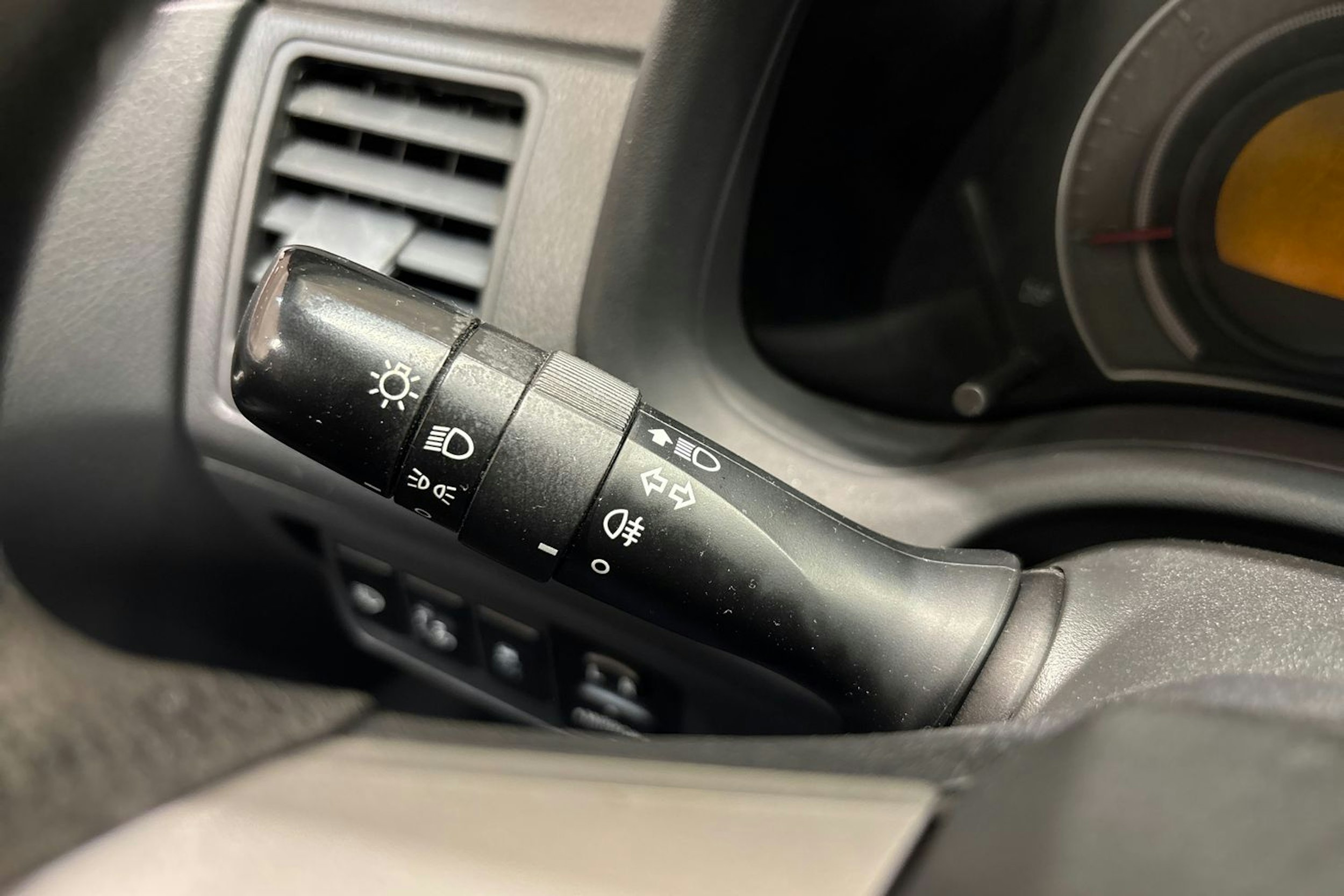 punainen Toyota Corolla 2011 kuva 19.