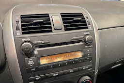 punainen Toyota Corolla 2011 kuva 21.