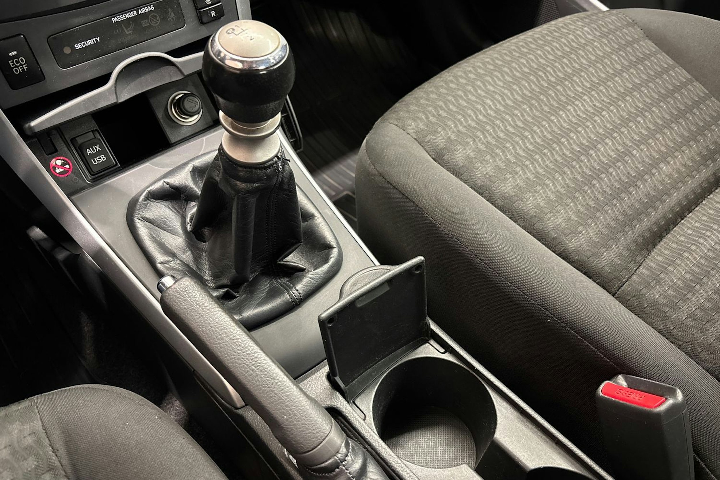 punainen Toyota Corolla 2011 kuva 23.