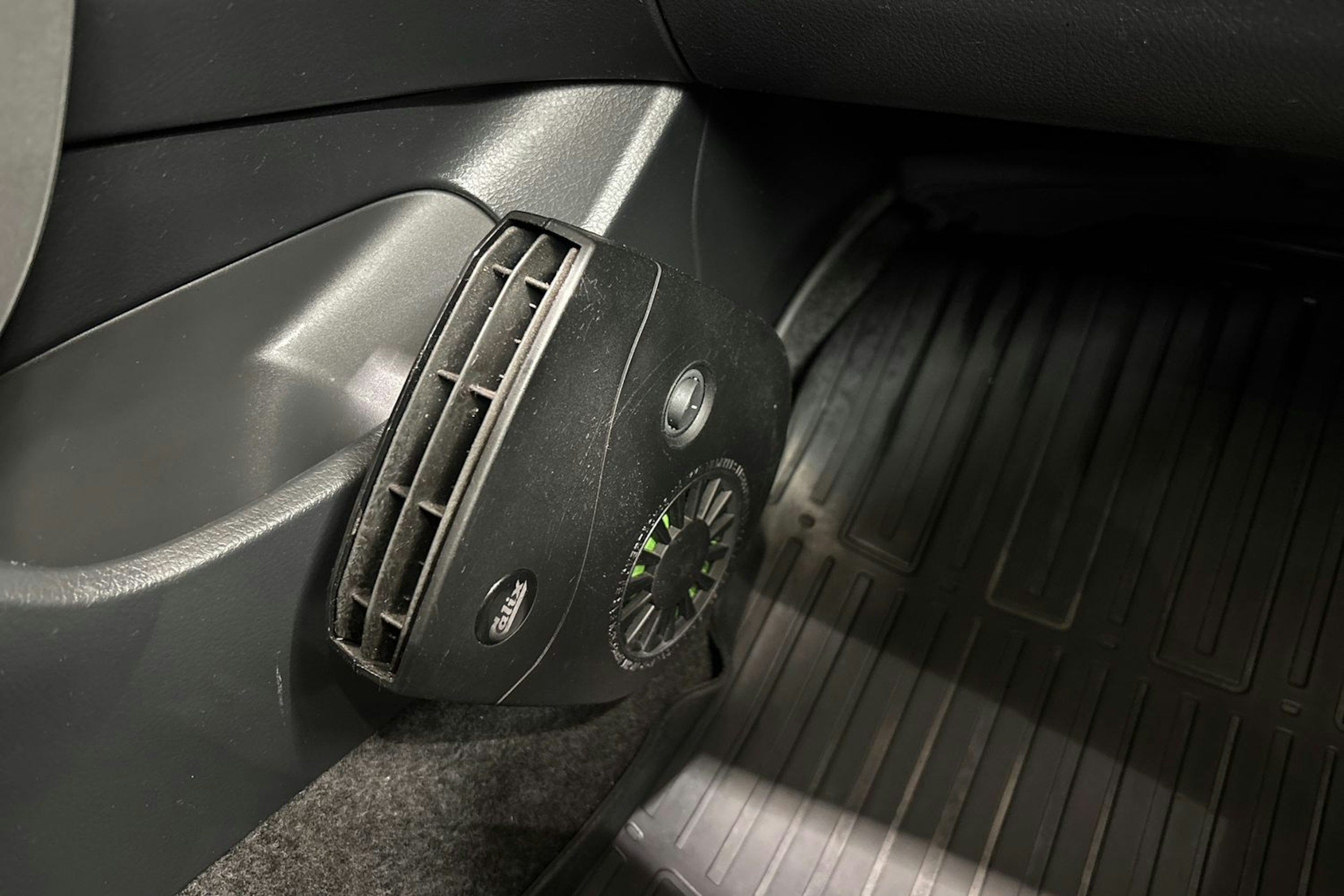 punainen Toyota Corolla 2011 kuva 24.