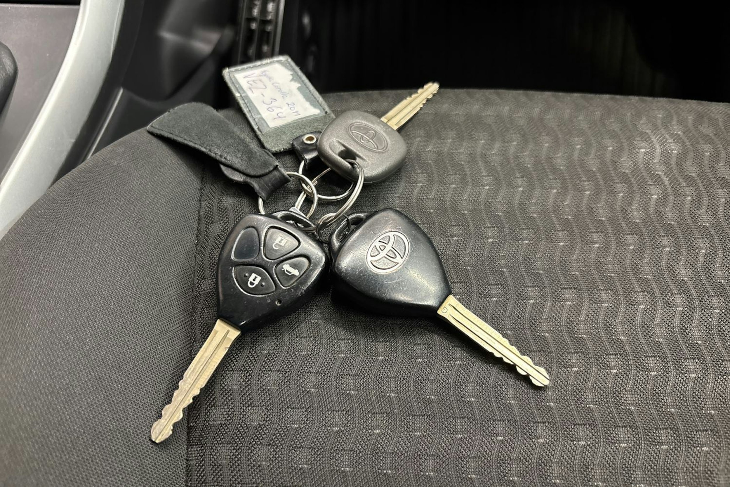 punainen Toyota Corolla 2011 kuva 25.