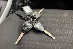 punainen Toyota Corolla 2011 kuva 25.