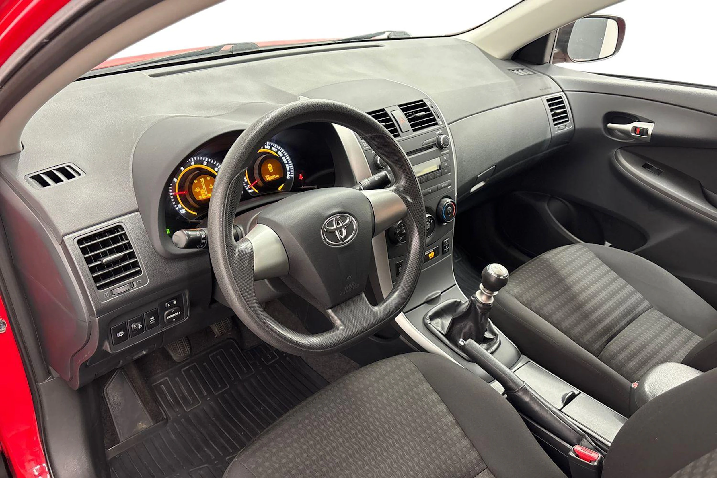 punainen Toyota Corolla 2012 kuva 6.