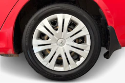 punainen Toyota Corolla 2012 kuva 9.
