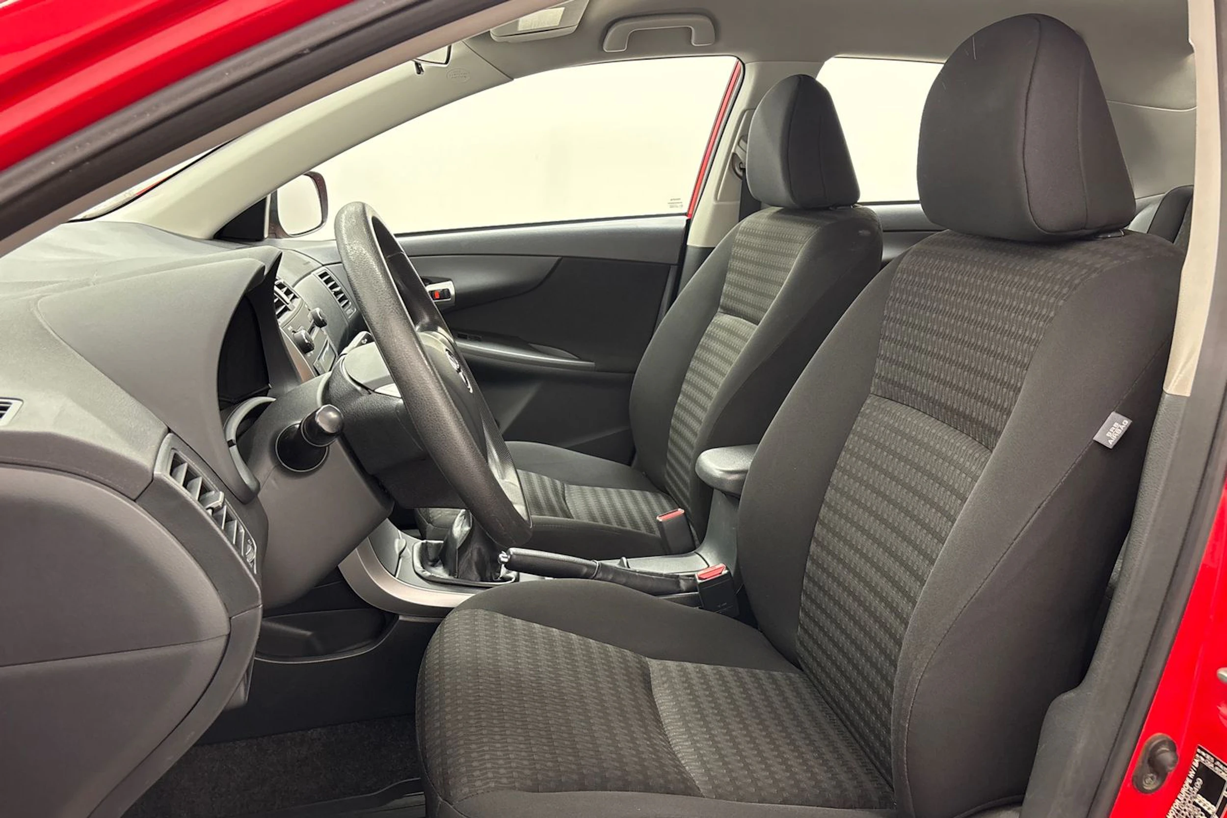punainen Toyota Corolla 2012 kuva 11.