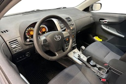 harmaa Toyota Corolla 2012 kuva 3.