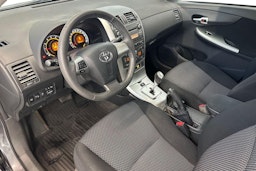 harmaa Toyota Corolla 2012 kuva 7.