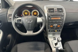 harmaa Toyota Corolla 2012 kuva 9.