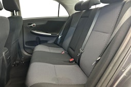 harmaa Toyota Corolla 2012 kuva 10.