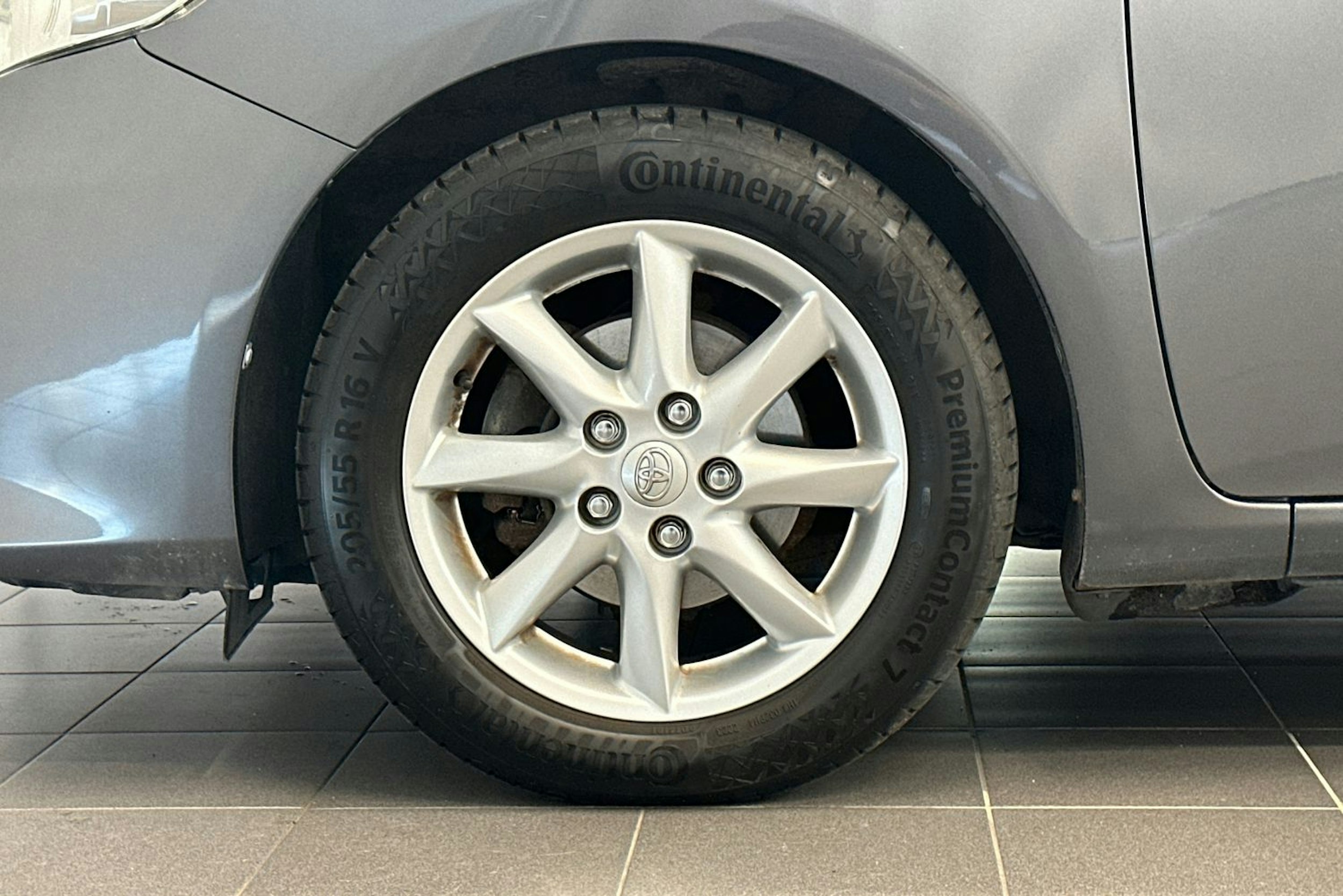 harmaa Toyota Corolla 2012 kuva 11.