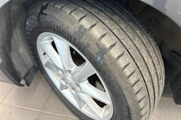 harmaa Toyota Corolla 2012 kuva 13.