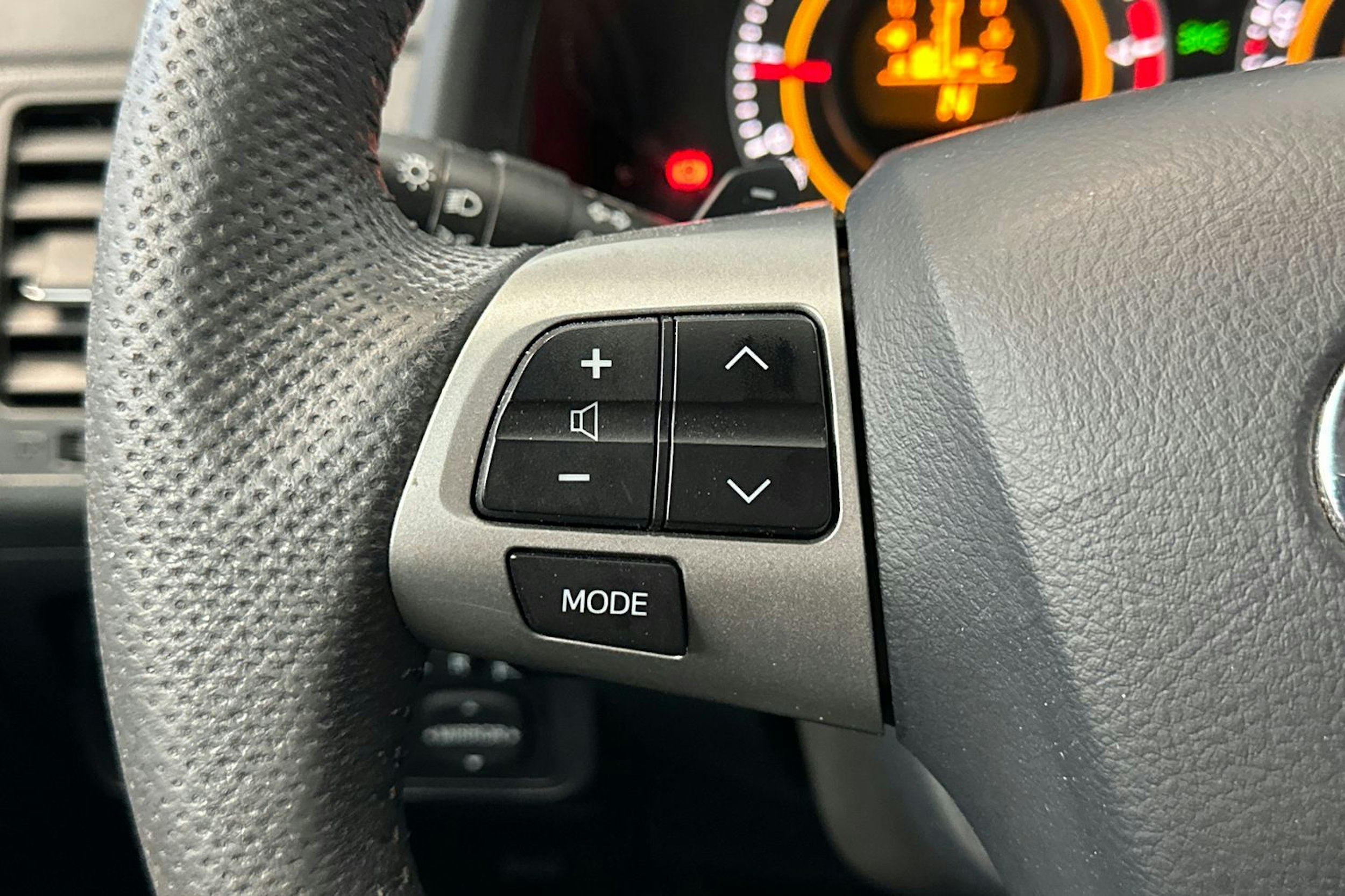 harmaa Toyota Corolla 2012 kuva 16.