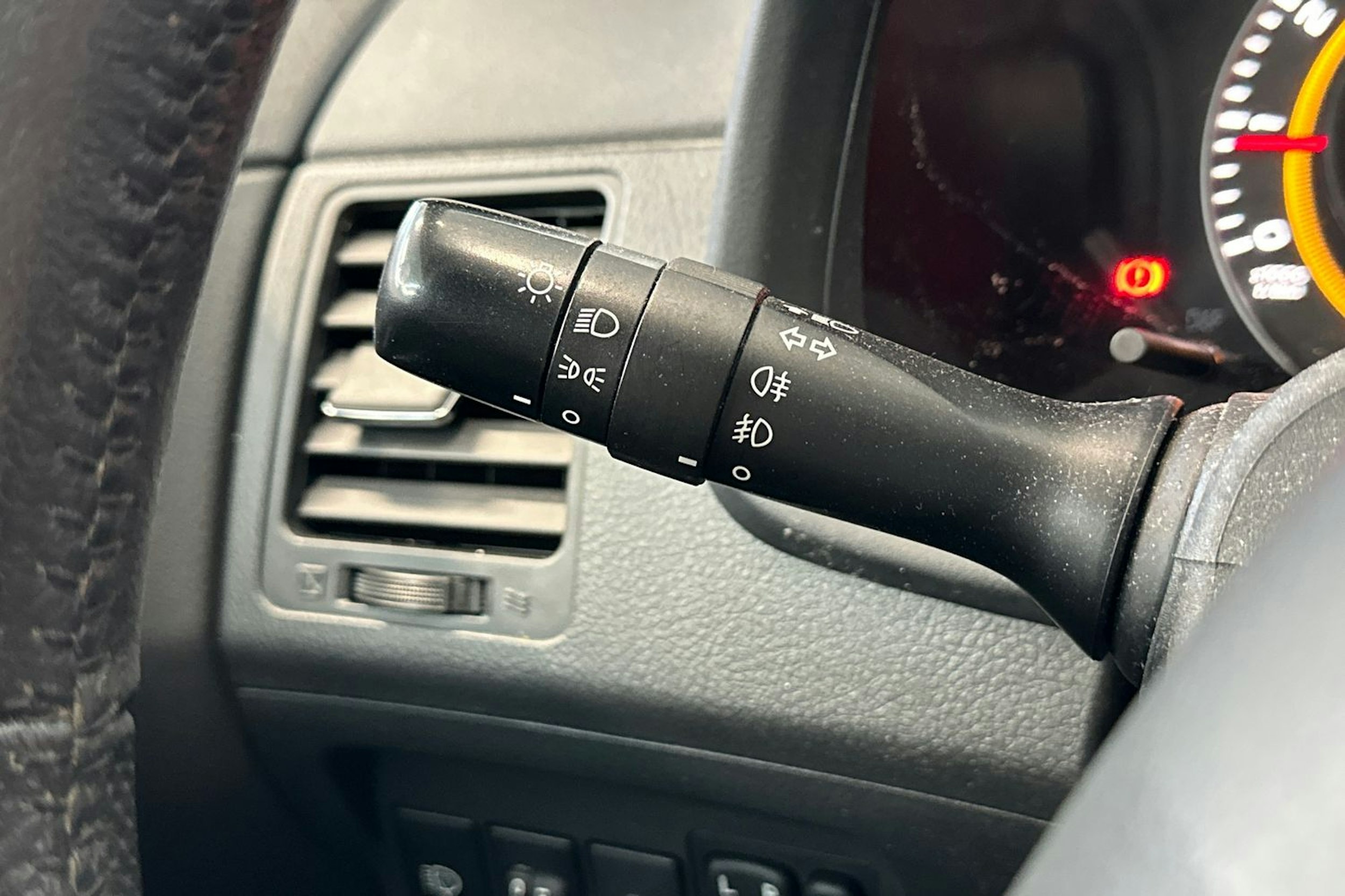 harmaa Toyota Corolla 2012 kuva 17.