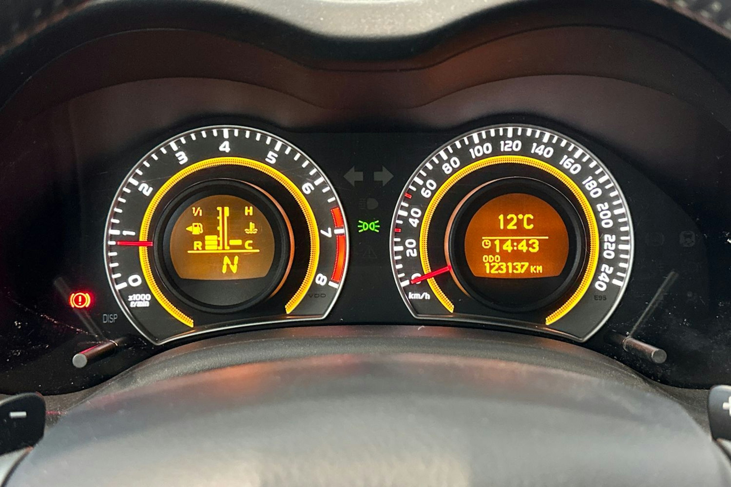 harmaa Toyota Corolla 2012 kuva 18.