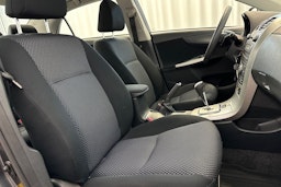 harmaa Toyota Corolla 2012 kuva 22.