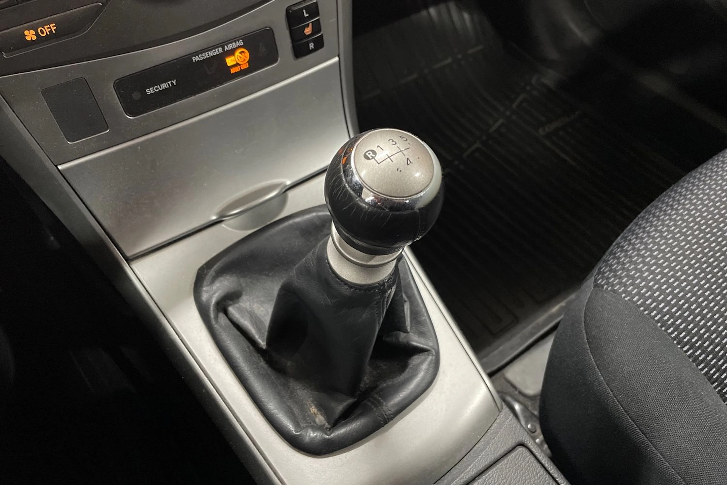 Sininen Toyota Corolla 2012 kuva 7.