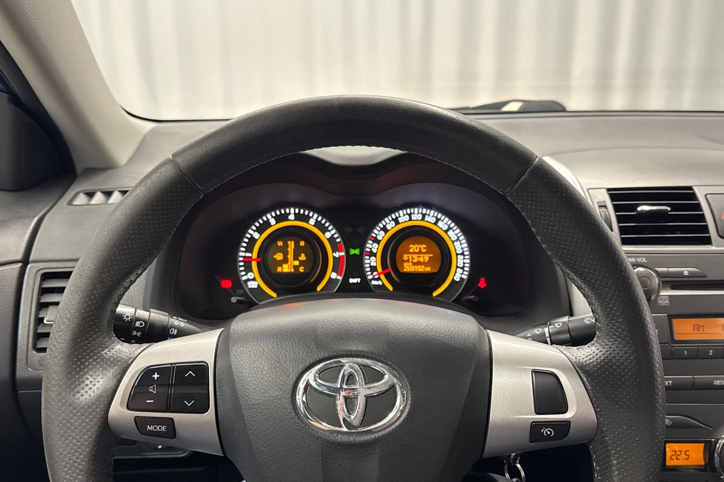 Sininen Toyota Corolla 2012 kuva 20.