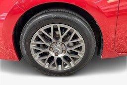 punainen Toyota Corolla 2013 kuva 11.
