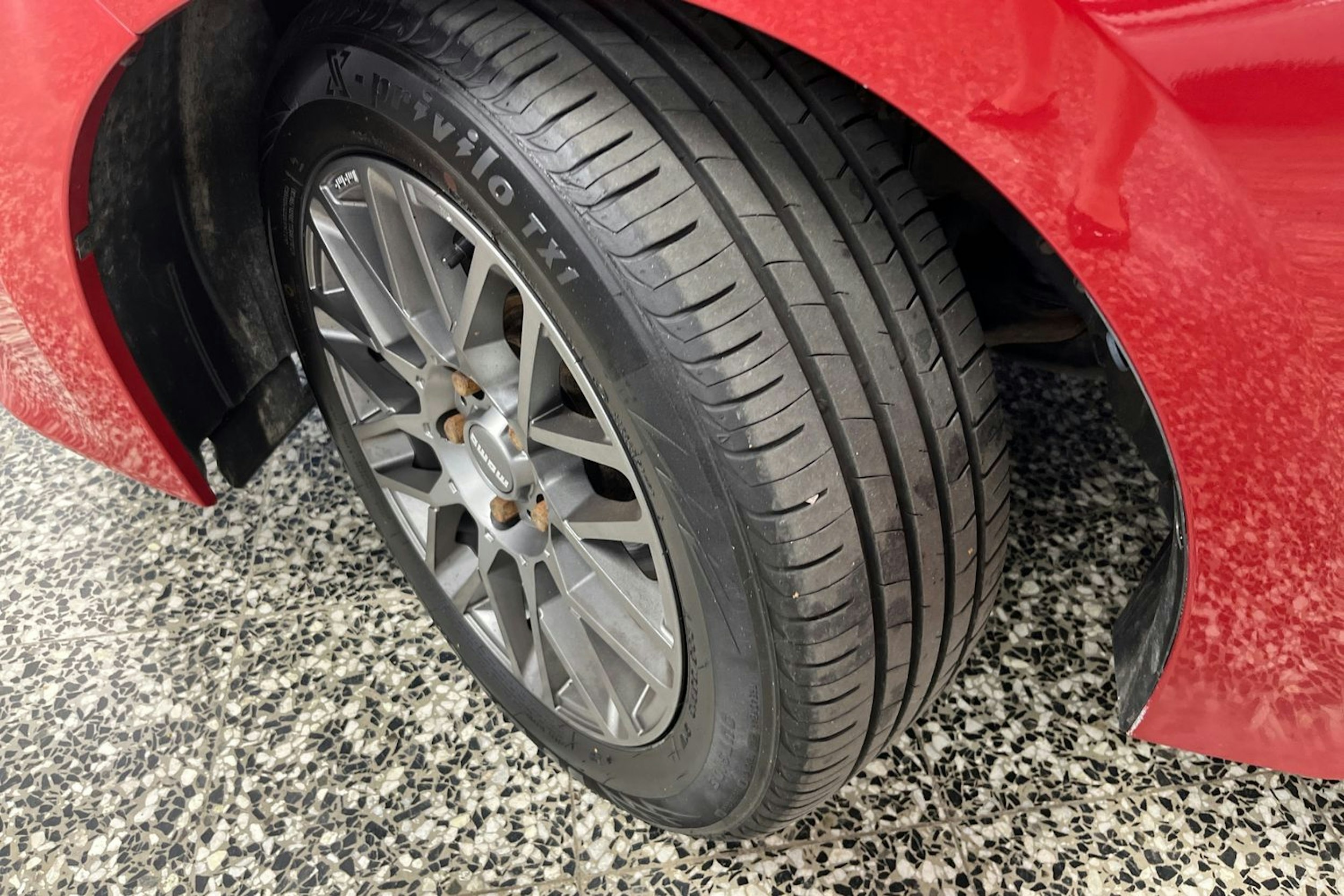 punainen Toyota Corolla 2013 kuva 13.