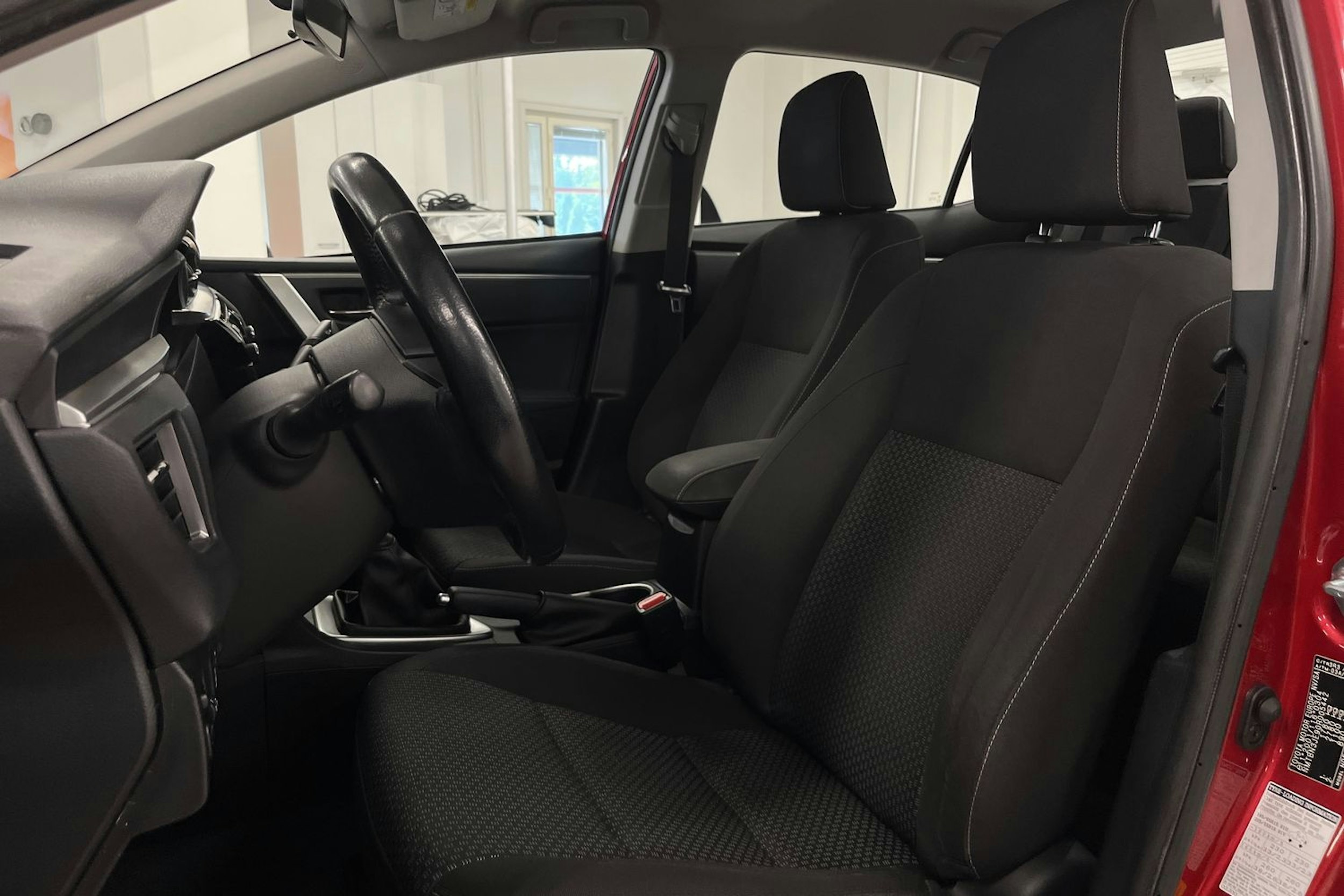 punainen Toyota Corolla 2013 kuva 14.