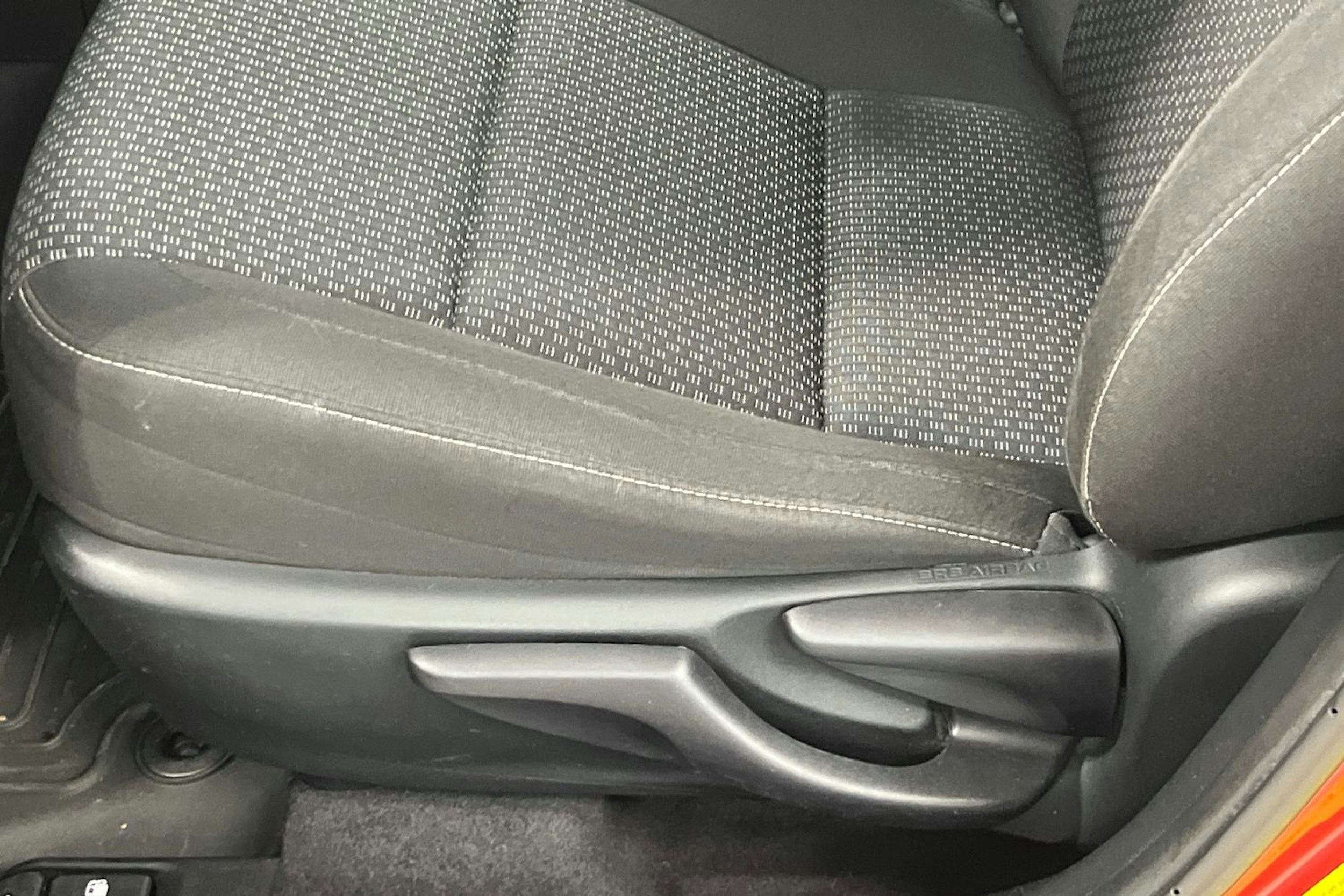 punainen Toyota Corolla 2013 kuva 15.