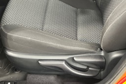 punainen Toyota Corolla 2013 kuva 15.